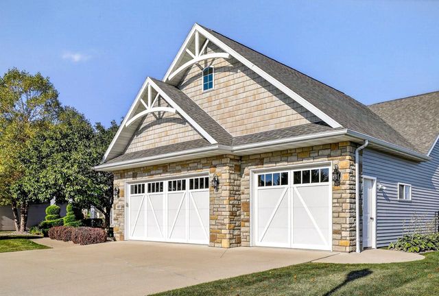 5667 N SUMMERLAND STREET, Appleton, WI 54913