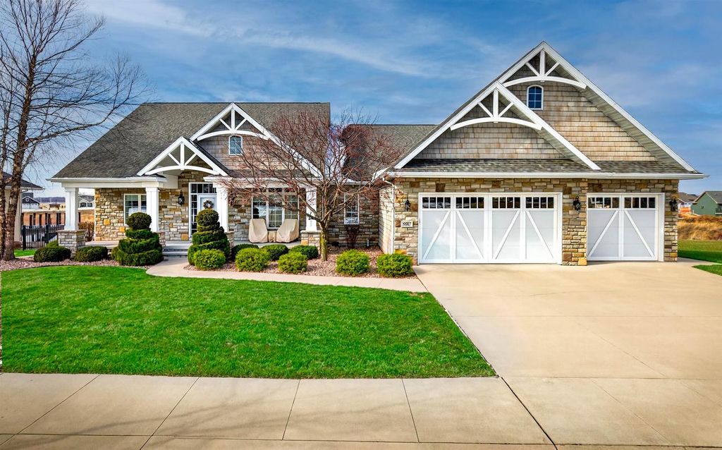 5667 N SUMMERLAND STREET, Appleton, WI 54913