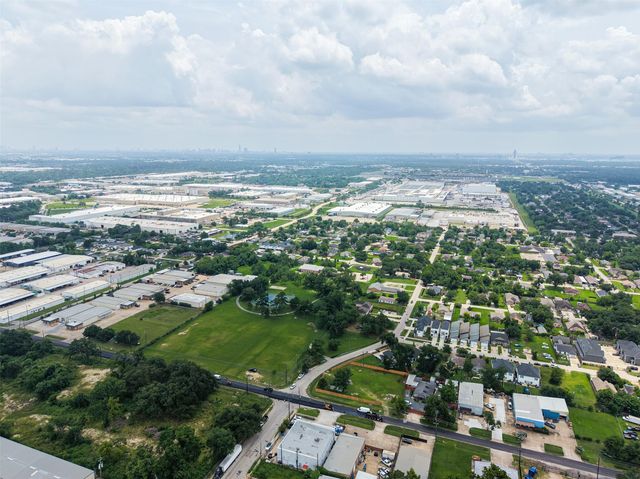 10034 Chickasaw Lane, Houston, TX 77041