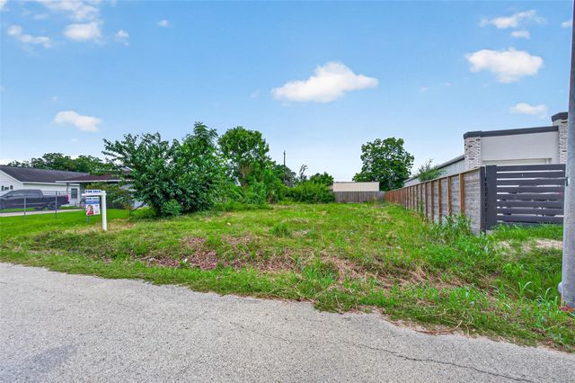 10034 Chickasaw Lane, Houston, TX 77041