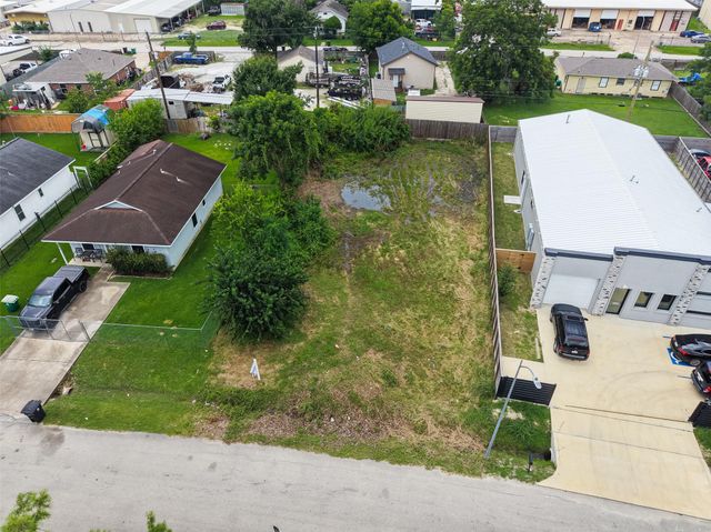 10034 Chickasaw Lane, Houston, TX 77041