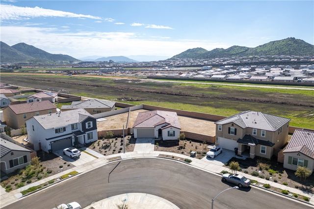 29238 Shane Court, Winchester, CA 92596
