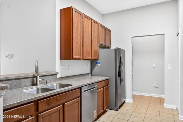 8188 CABIN LAKE Circle 108, Jacksonville, FL 32256