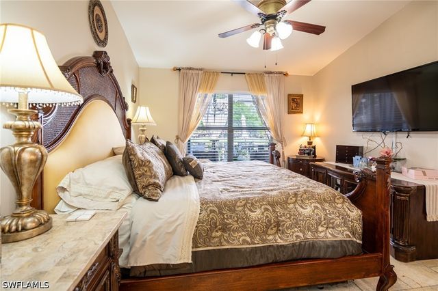 5205 Whitten DR 57, Naples, FL 34104