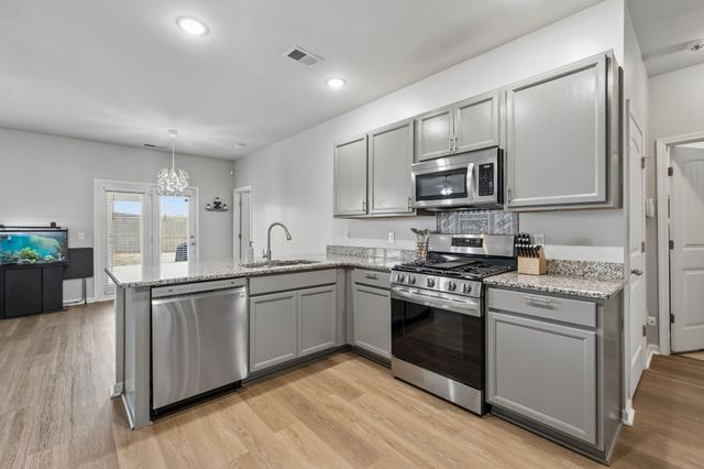 668 Prominence Rd, Columbia, TN 38401