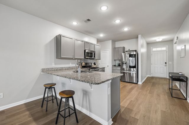 668 Prominence Rd, Columbia, TN 38401