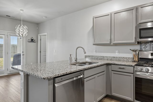 668 Prominence Rd, Columbia, TN 38401