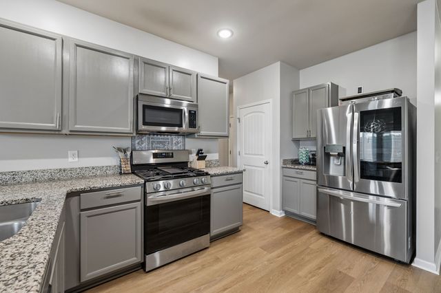 668 Prominence Rd, Columbia, TN 38401