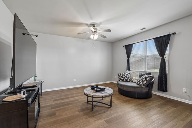668 Prominence Rd, Columbia, TN 38401