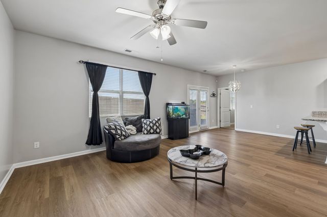 668 Prominence Rd, Columbia, TN 38401