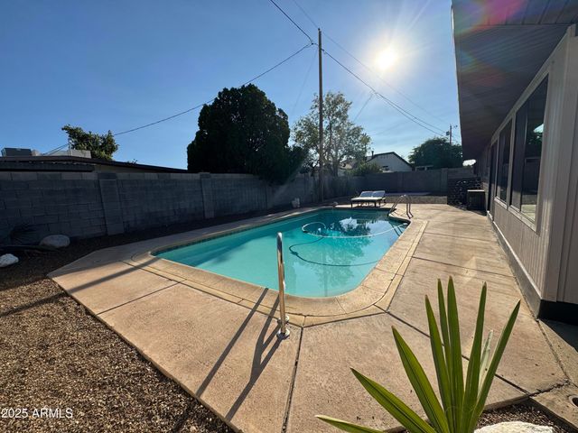 3749 E Laurel Lane, Phoenix, AZ 85028