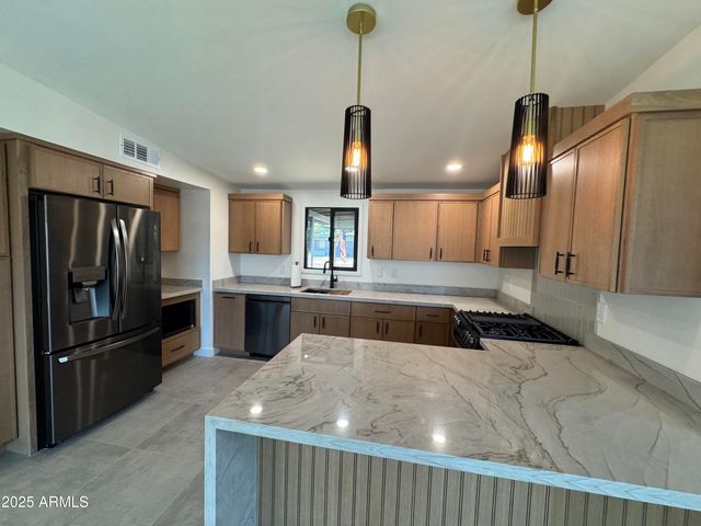 3749 E Laurel Lane, Phoenix, AZ 85028