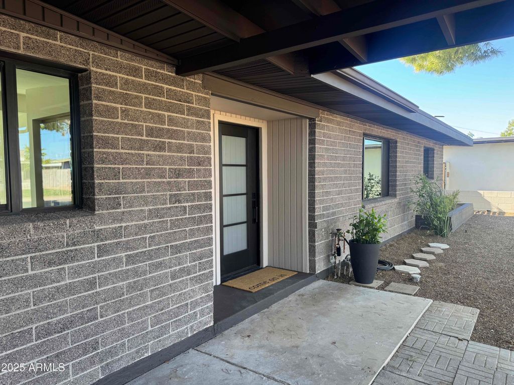 3749 E Laurel Lane, Phoenix, AZ 85028