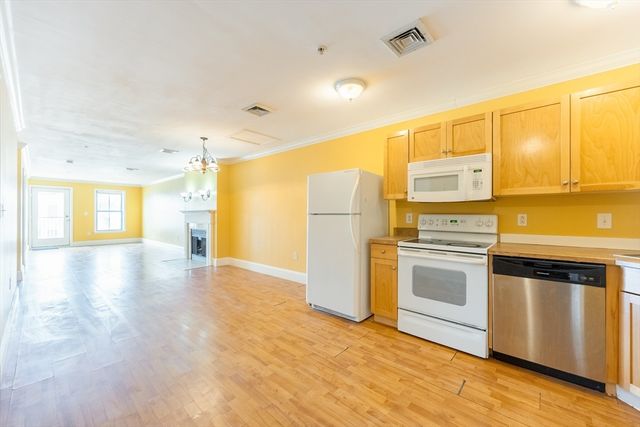426 Mount Hope St 509, North Attleboro, MA 02760
