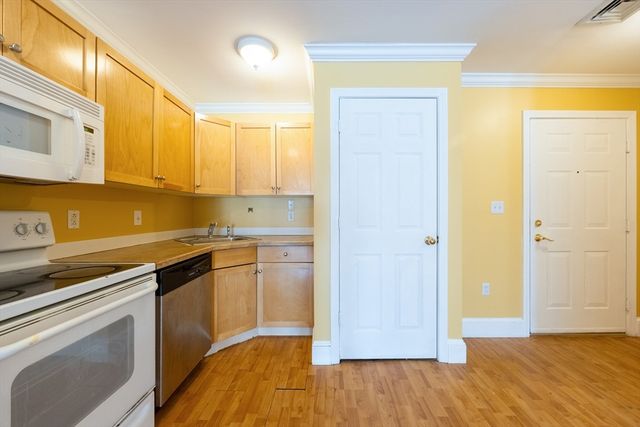 426 Mount Hope St 509, North Attleboro, MA 02760