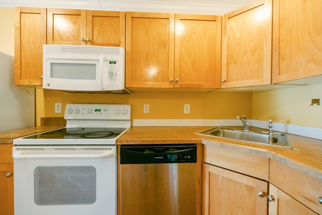 426 Mount Hope St 509, North Attleboro, MA 02760