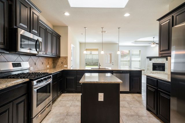 916 Hawks Way, Argyle, TX 76226