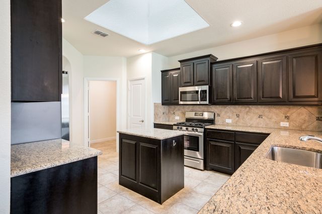 916 Hawks Way, Argyle, TX 76226
