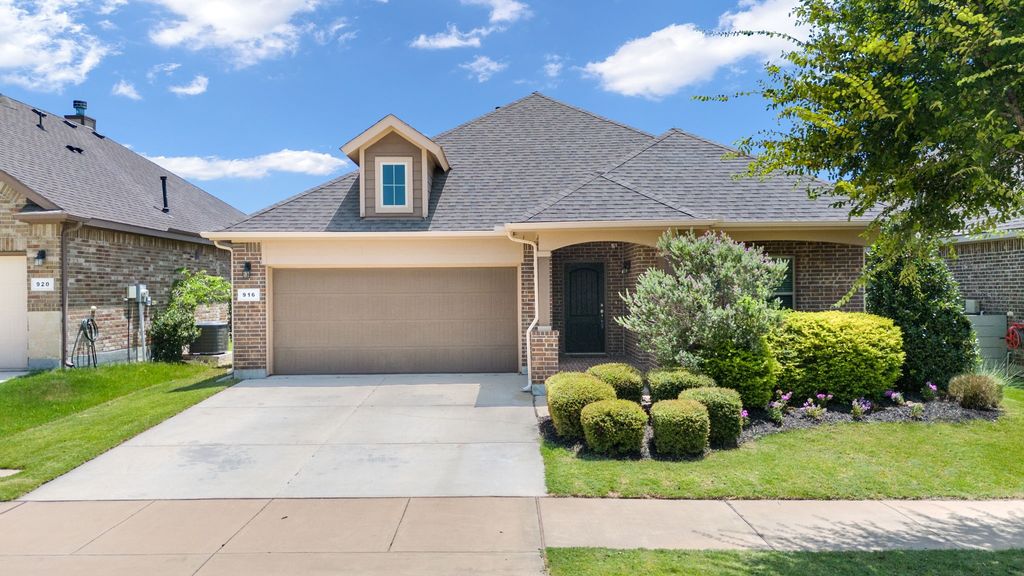 916 Hawks Way, Argyle, TX 76226