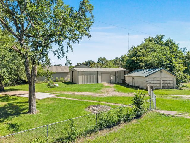 3247 Sandyhook Bend, Wills Point, TX 75169
