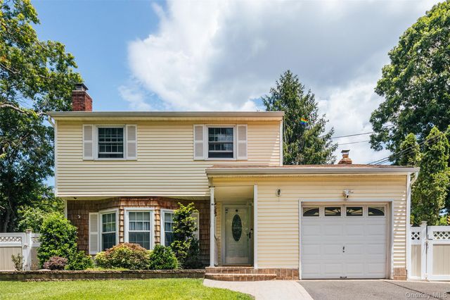 41 Brook Run Drive, Medford, NY 11763