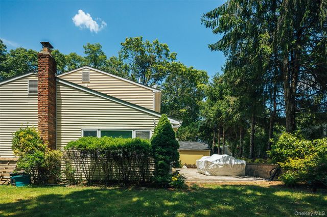 41 Brook Run Drive, Medford, NY 11763