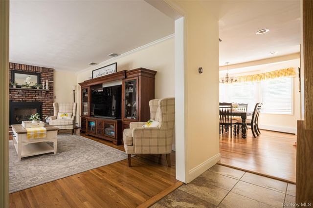 41 Brook Run Drive, Medford, NY 11763