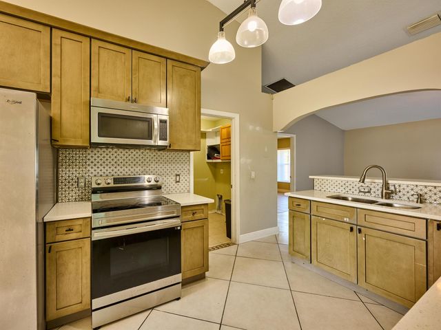 1407 SE Grapeland Avenue, Port St Lucie, FL 34952