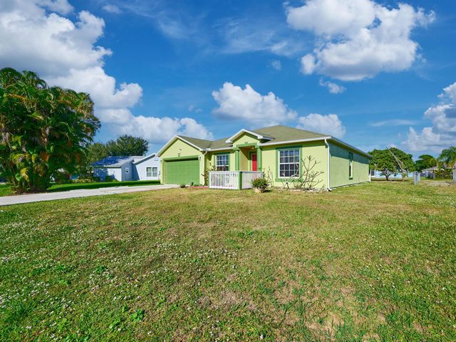1407 SE Grapeland Avenue, Port St Lucie, FL 34952