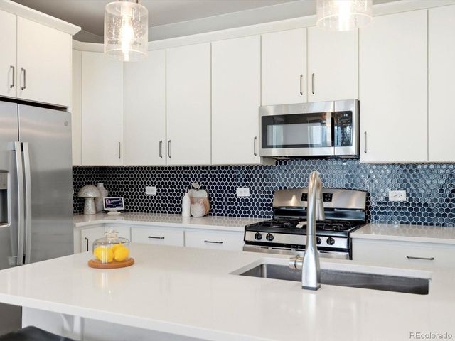 20969 E Quincy Dr, Aurora, CO 80015