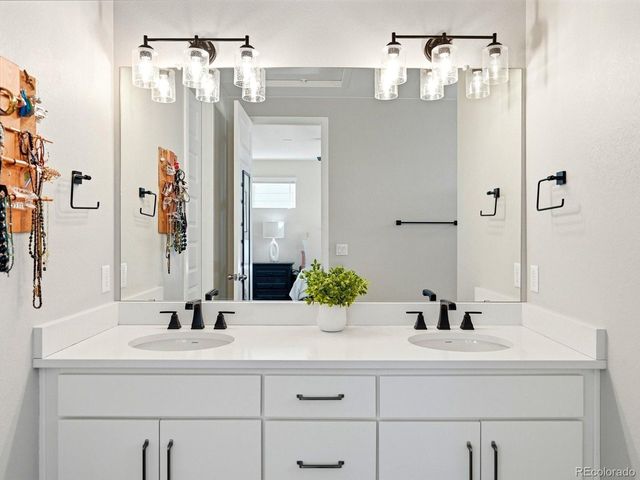 20969 E Quincy Dr, Aurora, CO 80015