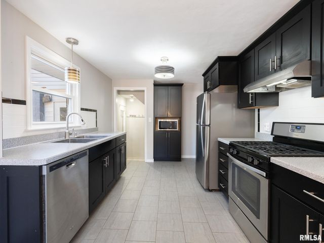 1844 COURT Street, Pekin, IL 61554