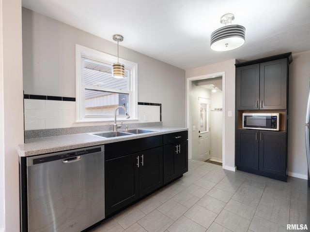 1844 COURT Street, Pekin, IL 61554