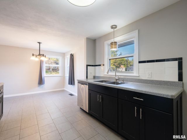 1844 COURT Street, Pekin, IL 61554