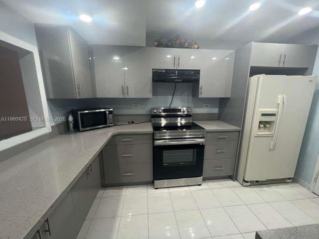 800 NE 195th Street 501, Miami, FL 33179