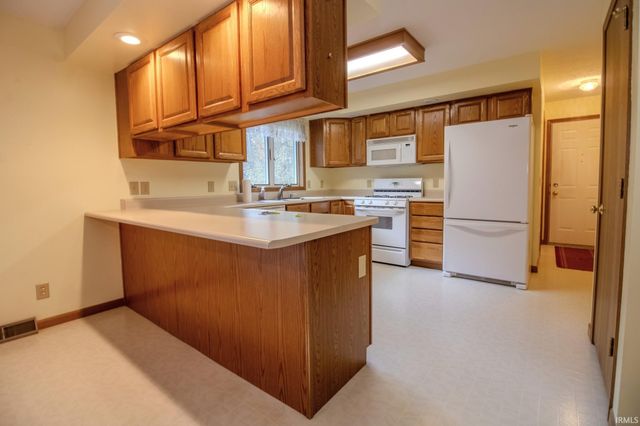 1563 US-35, Knox, IN 46534