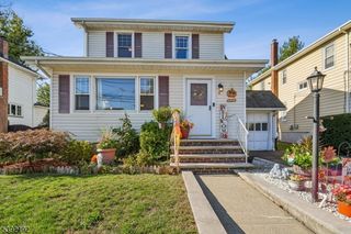 31 Chestnut St, Rochelle Park Twp., NJ 07662