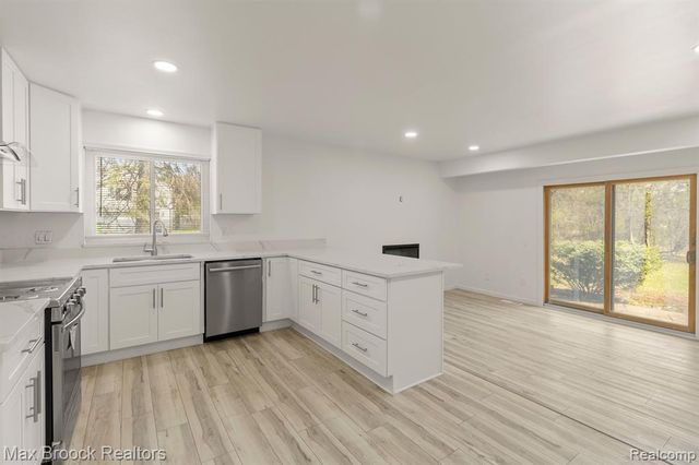 6207 Nicholas Drive, West Bloomfield, MI 48322