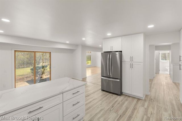 6207 Nicholas Drive, West Bloomfield, MI 48322