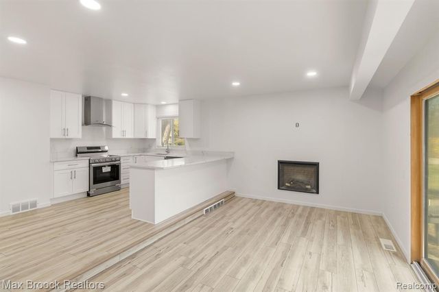 6207 Nicholas Drive, West Bloomfield, MI 48322