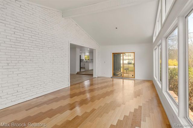 6207 Nicholas Drive, West Bloomfield, MI 48322