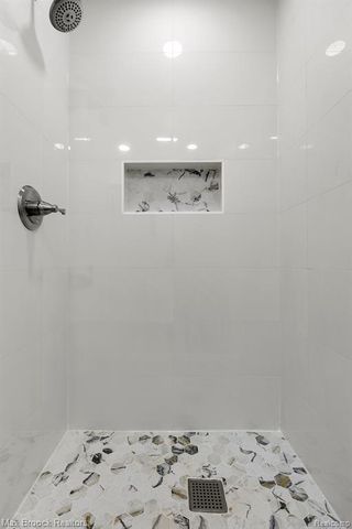 6207 Nicholas Drive, West Bloomfield, MI 48322