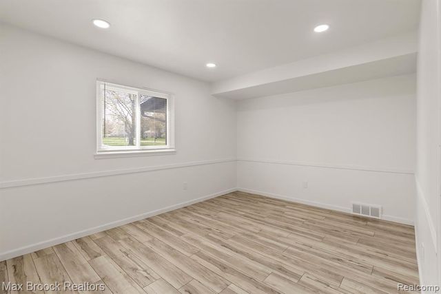 6207 Nicholas Drive, West Bloomfield, MI 48322