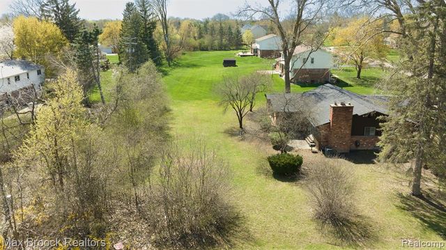 6207 Nicholas Drive, West Bloomfield, MI 48322