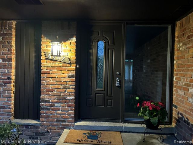 6207 Nicholas Drive, West Bloomfield, MI 48322