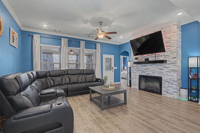 1020 Keeneland Dr, Spring Hill, TN 37174