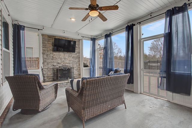 1020 Keeneland Dr, Spring Hill, TN 37174