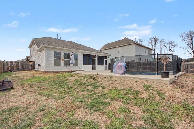 1020 Keeneland Dr, Spring Hill, TN 37174