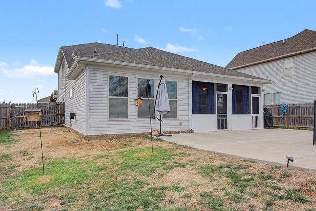 1020 Keeneland Dr, Spring Hill, TN 37174