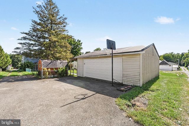 405 KAUFFMAN ST, Boiling Springs, PA 17007